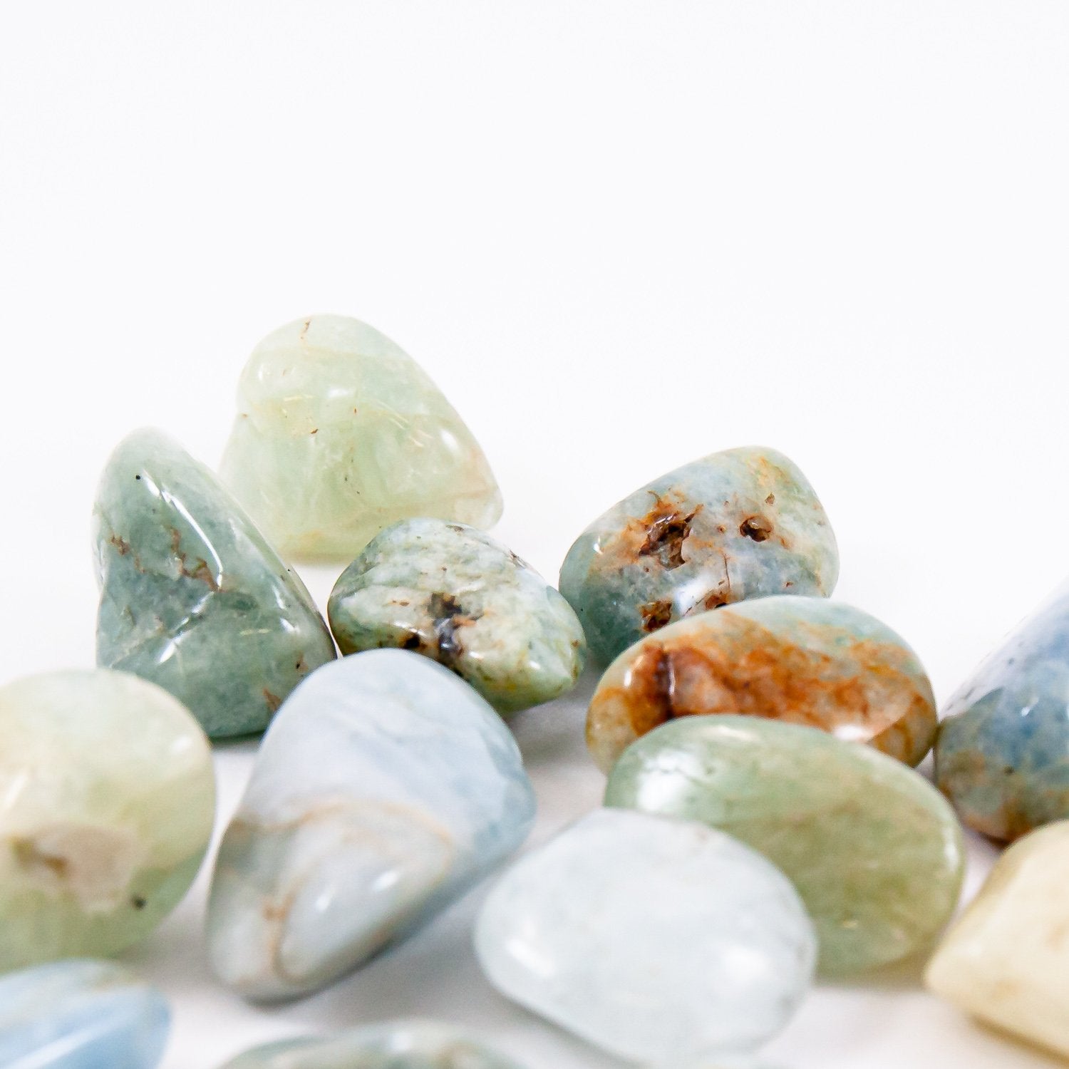 aquamarine tumbled stone